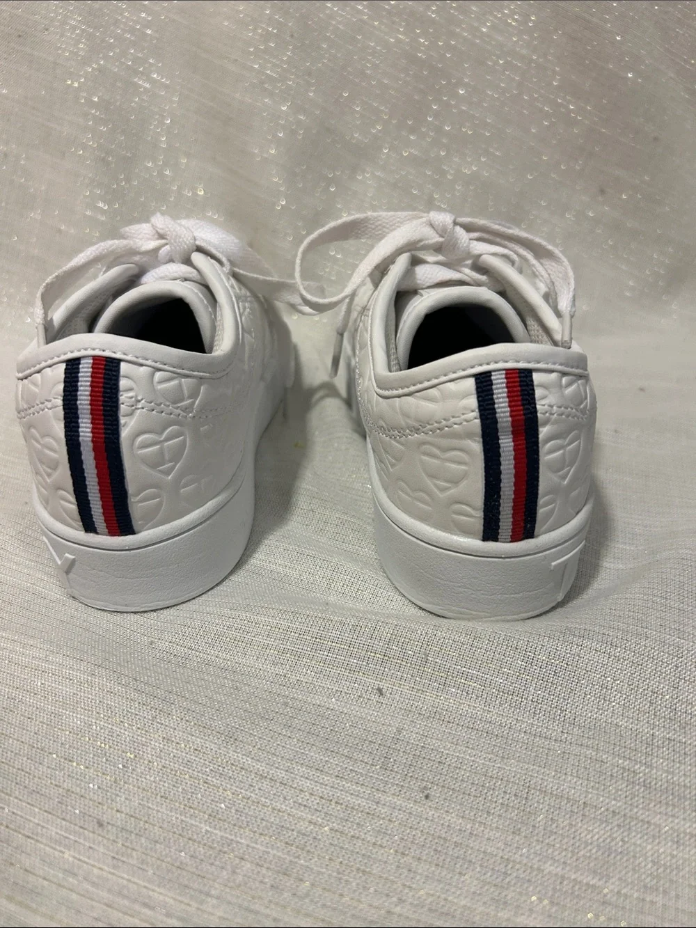 Tommy Hilfiger Girls Size 2 White Heart Logo Sneakers